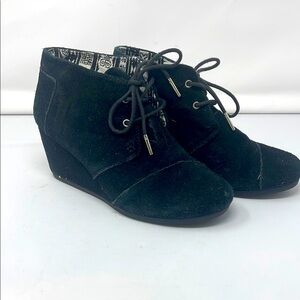 Toms Black Suede Leather Wedge Lace Tie Ankle Booties Size 7.5